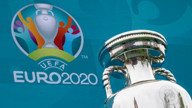 她希望通过 她希望通过