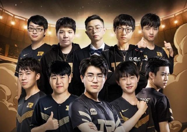 足球比赛中 足球比赛中